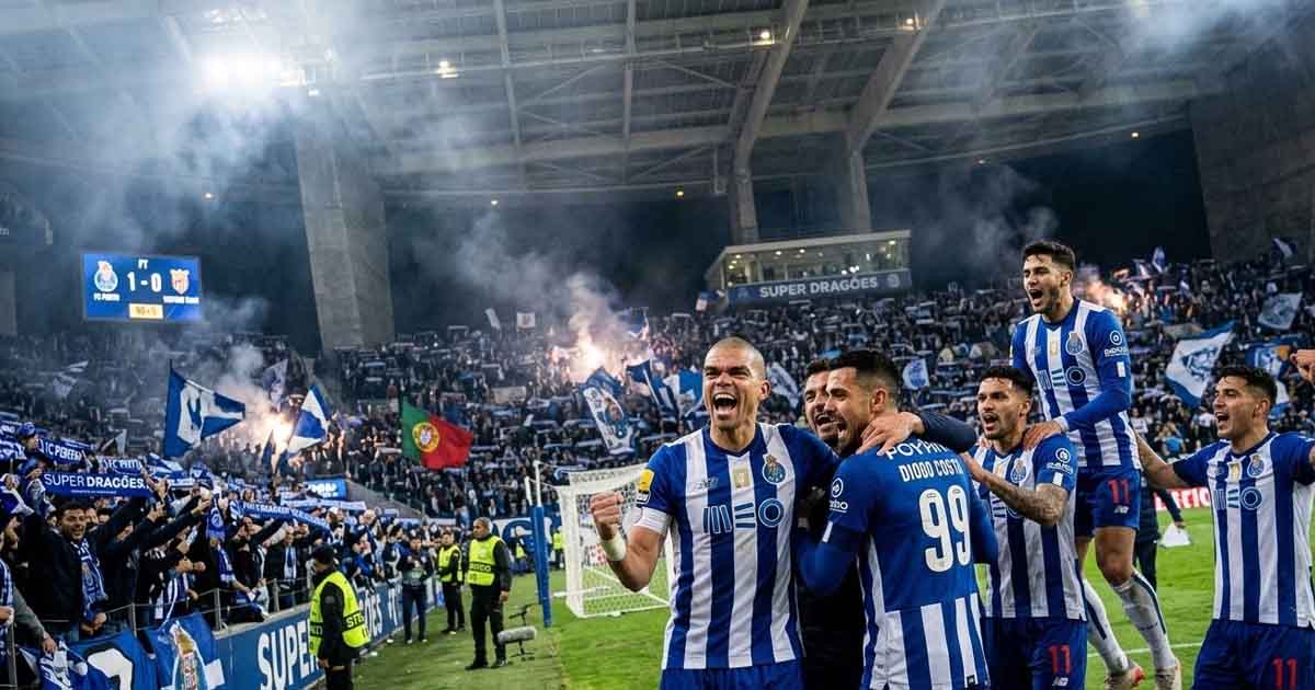 بورتو يتحدى كل التوقعات ويُبقي على حظوظه في الدوري البرتغالي